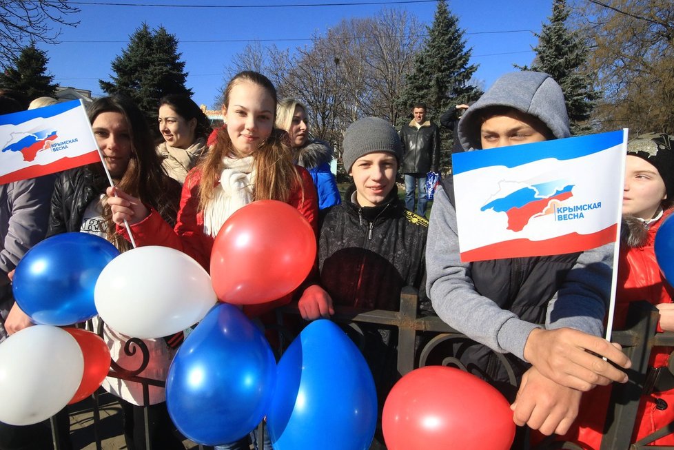 Krym dva roky od sjednocení s Ruskem, obyvatelé slavili.