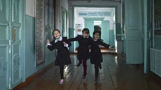 Sto třicet let stará škola v Marijsku: Krutá realita současného Ruska na poetických fotografiích Sto třicet let stará škola v Marijsku: Krutá realita současného Ruska na poetických fotografiích