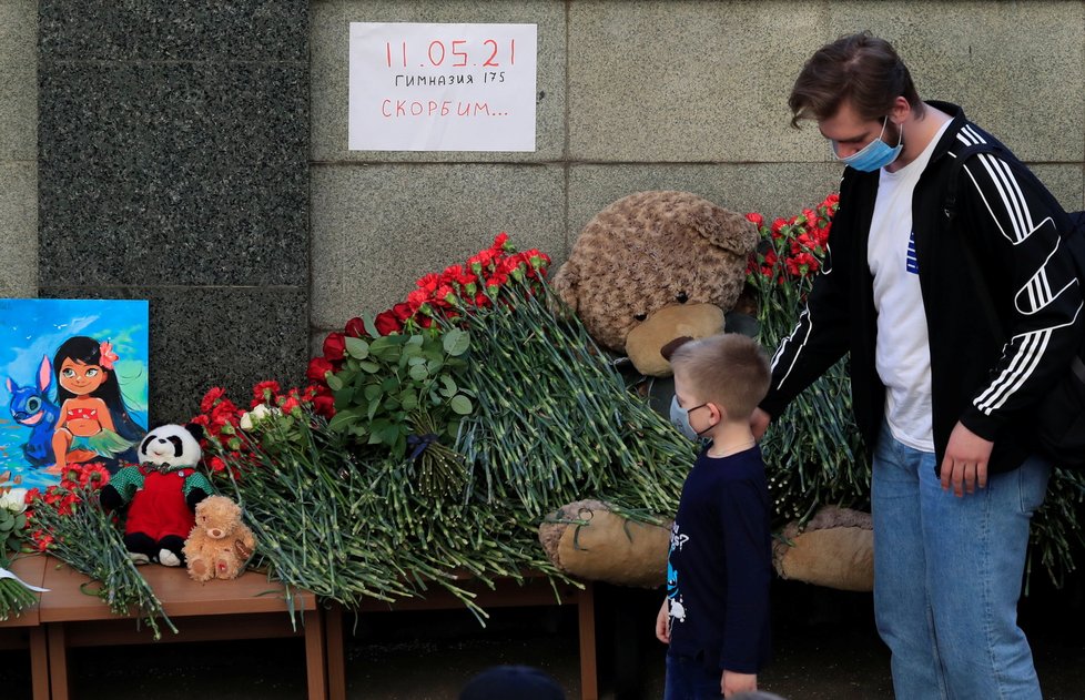 Státní smutek po střelbě ve škole v ruské Kazani (12.05.2021)