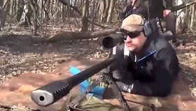 Ruský sniper Andrej Rjabinsky pokořil světový rekord v zásahu cíle na dalekou vzdálenost.