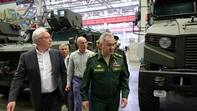 Ruský ministr obrany Sergej Šojgu na inspekci podniků obranného průmyslu v Tatarstánu (11. 7. 2023)