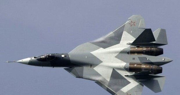 (Ilustrační foto) Ruská stíhačka Su-27 letěla tento týden v úterý nad Baltským mořem nebezpečně blízko amerického průzkumného letounu a téměř se s ním srazila.