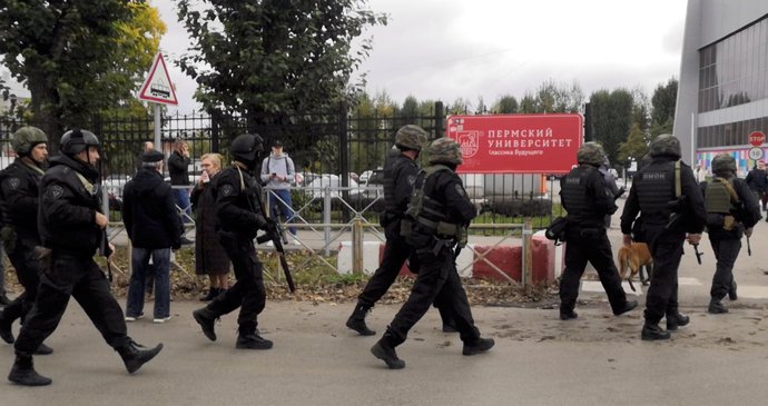 Devět obětí z toho 5 dětí si vyžádalo řádění střelce ve škole v Rusku. Pachatel se nakonec sám zastřelil