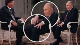 Putin během rozhovoru s Carlsonem: Podivný třes nohy! Musel si ji přidržovat rukou. 