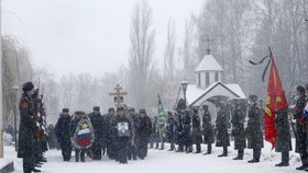 V Rusku se uskutečnil pohřeb „hrdiny“, pilota bombardéru sestřeleného na syrsko-tureckých hranicích.