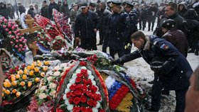 V Rusku se uskutečnil pohřeb „hrdiny“, pilota bombardéru sestřeleného na syrsko-tureckých hranicích.