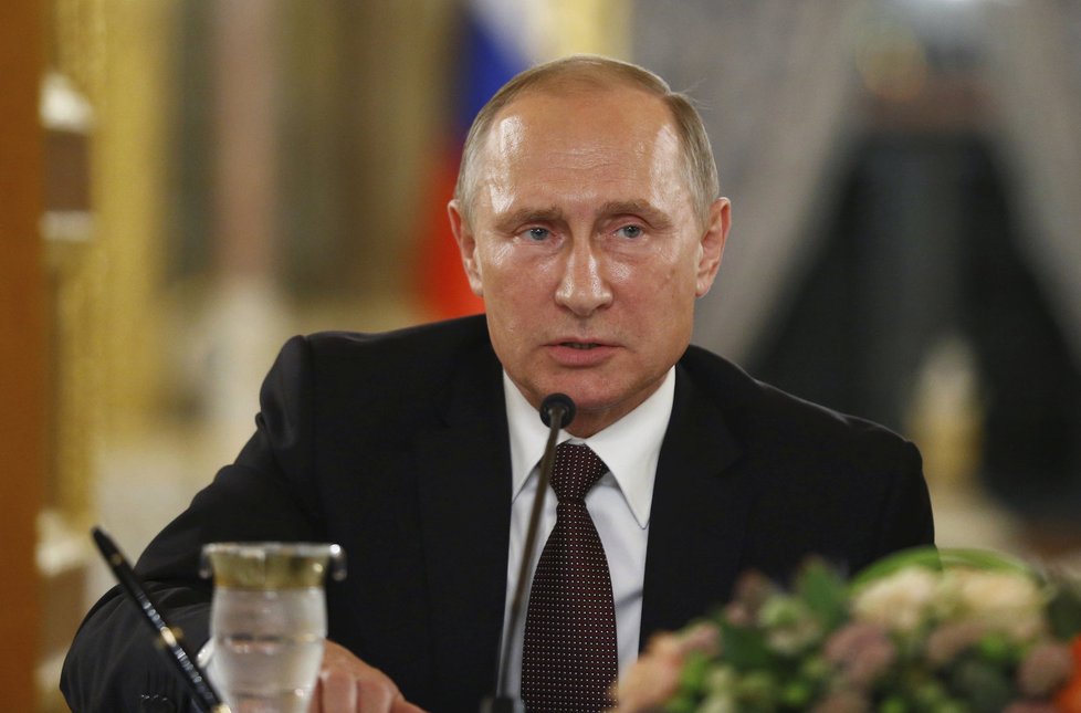 Hackerské útoky měl podle amerických zpravodajských služeb řídit osobně Putin.