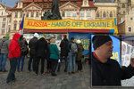 „Uděláme tady pořádek,“ křičeli Rusové. Napadli stánek aktivistů v Praze.