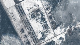 Satelitní pohled na ruská vojska poblíž ukrajinských hranic (10. 2. 2022)