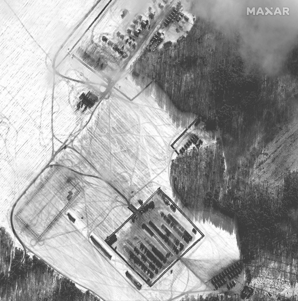 Satelitní pohled na ruská vojska poblíž ukrajinských hranic (10. 2. 2022)