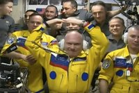 Facka ruských kosmonautů Putinovi, nebo náhoda?! Na ISS dorazili v ukrajinských barvách