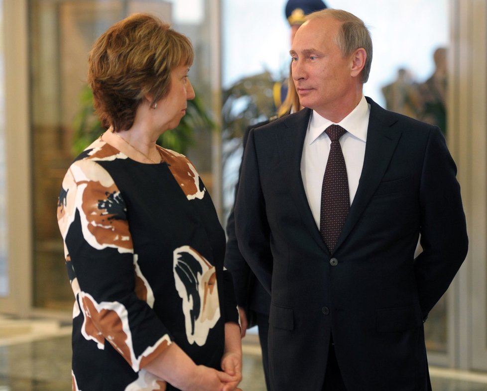 Ruský prezident Vladimir Putin se šéfkou unijní diplomacie Catherine Ashton