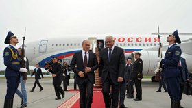 Ruského prezidenta Putina přivítal v Minsku běloruský premiér Mjasnikovič