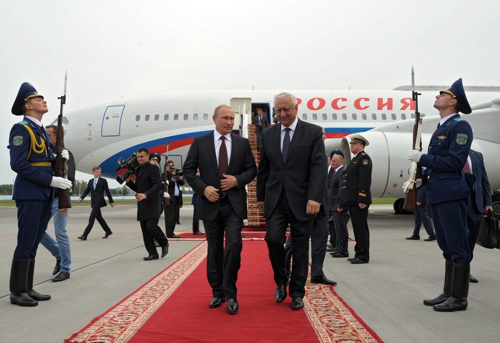 Ruského prezidenta Putina přivítal v Minsku běloruský premiér Mjasnikovič
