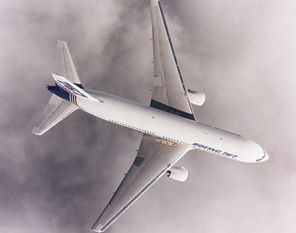 Nejedná se o Boeing 777-200, na zveřejněném snímku je Boeing 767.