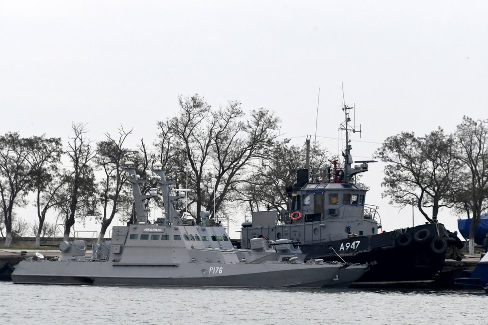 Mluvčí ruského prezidenta Vladimira Putina dnes v první reakci Kremlu označil incident s ukrajinskými loděmi, zadrženými u Kerčského průlivu, za „velmi nebezpečnou provokaci, vyžadující zvláštní pozornost a zvláštní vyšetření“.