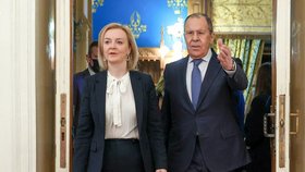 Britská ministryně zahraničí Liz Trussová v Moskvě. Jednala i se svým protějškem Sergejem Lavrovem (10.2.2022)