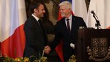 Macron se v Praze shodl s Pavlem: Rusko nesmí vyhrát! Uctili i oběti teroru na univerzitě