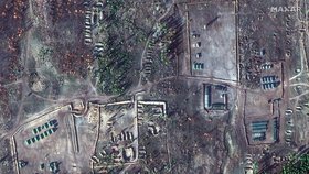 Záběry z družic poukazují na posilování ruských vojsk u Ukrajiny.