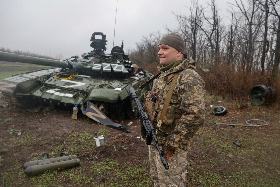 Ukrajinští vojáci prověřují ruskou techniku v Doněcké oblasti (13.4.2022ú