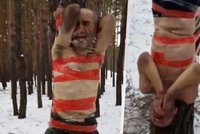 Drsný trest za dezerci: Ruské vojáky měli přilepit v mrazu nahé páskou ke stromu