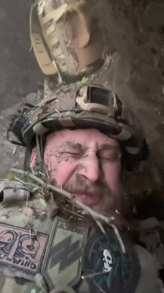 Ukrajinský voják ležel v zákopu, když v jeho těsné blízkosti dopadla raketa.