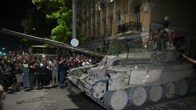 Wagnerovi s Prigožinem opouští město Rostov (25. 6. 2023).