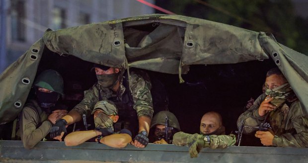 Z Rusů se na frontě stávají „zombie“. Z Ukrajiny se domů vrací feťáci a alkoholici