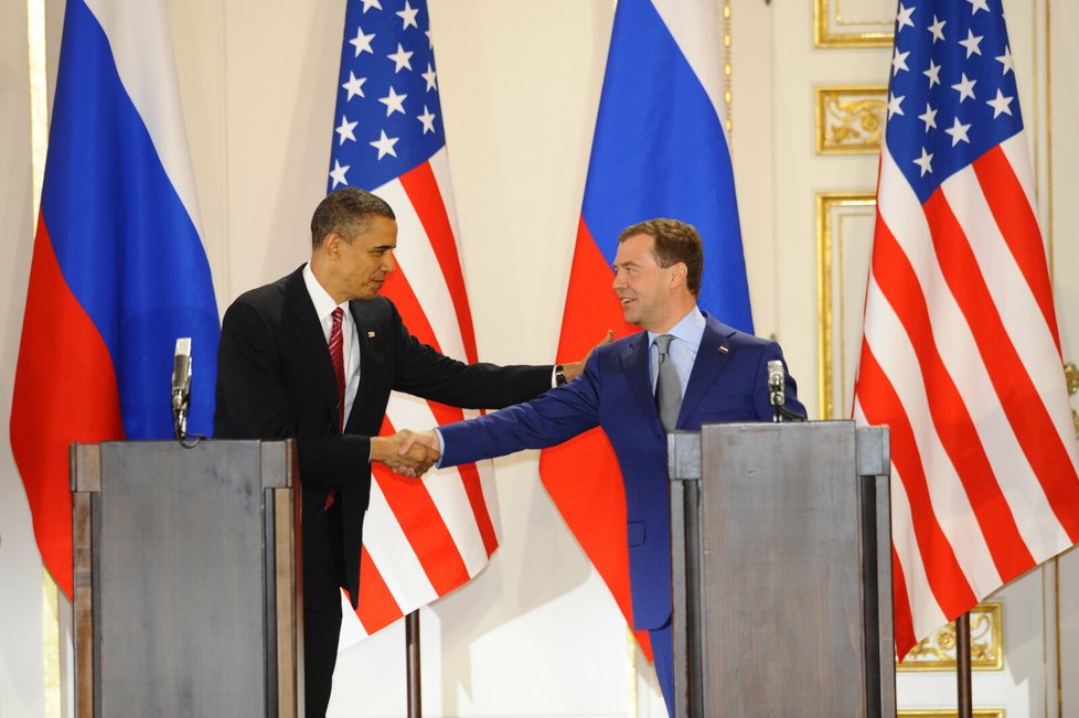 Dohodu Nový START, která omezuje počet jaderných hlavic a jejich nosičů, podepsali v roce 2010 v Praze tehdejší prezidenti USA a Ruska Barack Obama a Dmitrij Medveděv