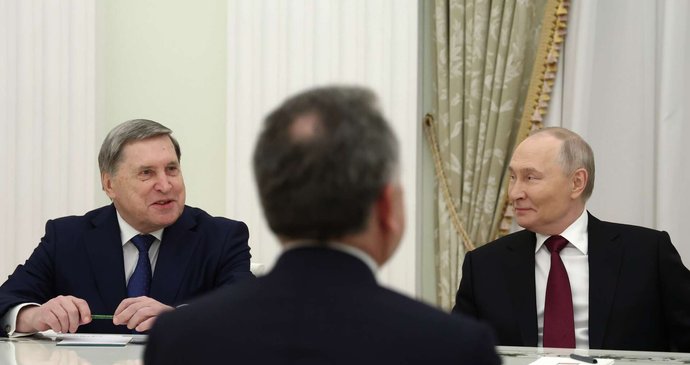 Jednání mezi Vladimirem Putinem, americkým zvláštním vyslancem Stevem Witkoffem a Jaredem Kushnerem, zetěm amerického prezidenta Donalda Trumpa, v Senátním paláci Kremlu v Moskvě v Rusku. (2.12.2025)