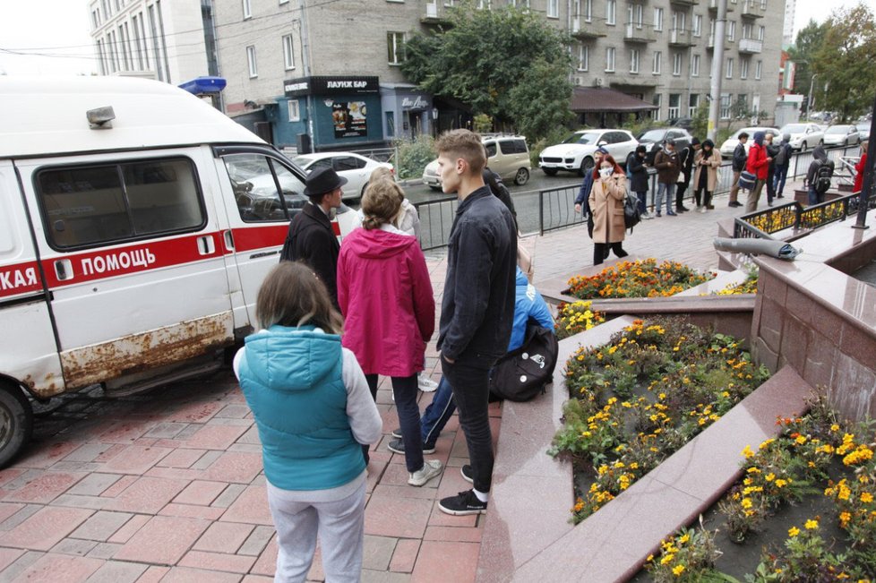 Několik dobrovolníků z týmu vůdce ruské opozici Alexeje Navalného muselo být po útoku odvezeno do nemocnice, (8.09.2020).