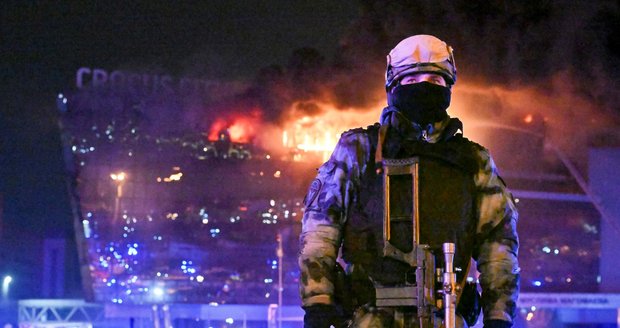 Masakr na koncertě u Moskvy: Obětí je až 150, zraněných stovky. Policie zadržela 11 lidí