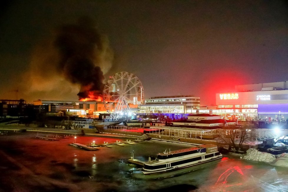 Požár v budově s koncertní síní ve městě Krasnogorsk.