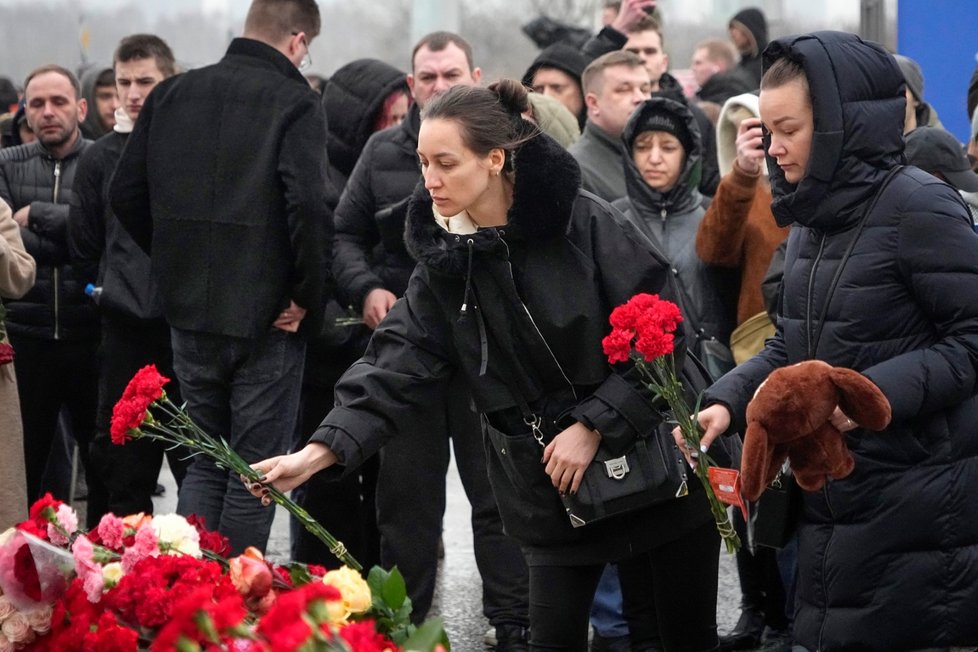 Smutek za oběti teroru v Krasnogorsku.
