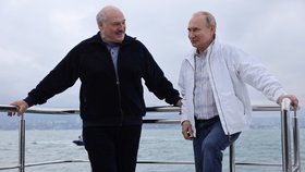 Ruský prezident Vladimir Putin při jednání s Alexandrem Lukašenkem.