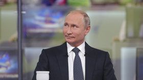 Ruský prezident Vladimir Putin při vysílání každoroční besedy.