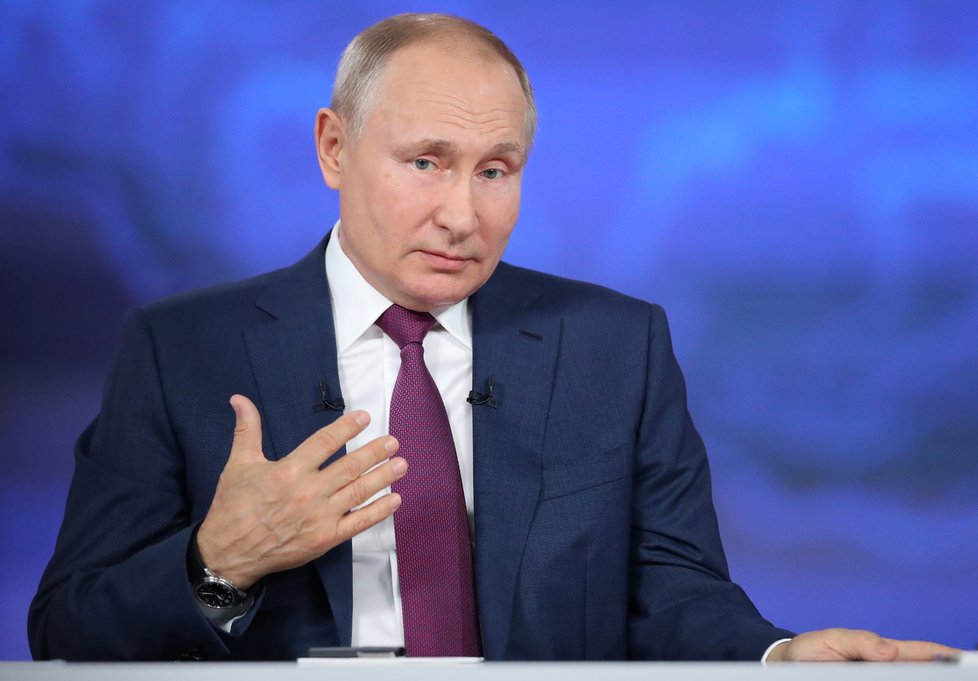 Ruský prezident Vladimir Putin během debaty s Rusy (30. 6. 2021)