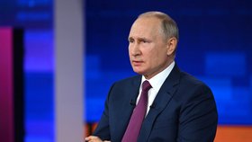 Ruský prezident Vladimir Putin během debaty s Rusy (30. 6. 2021)