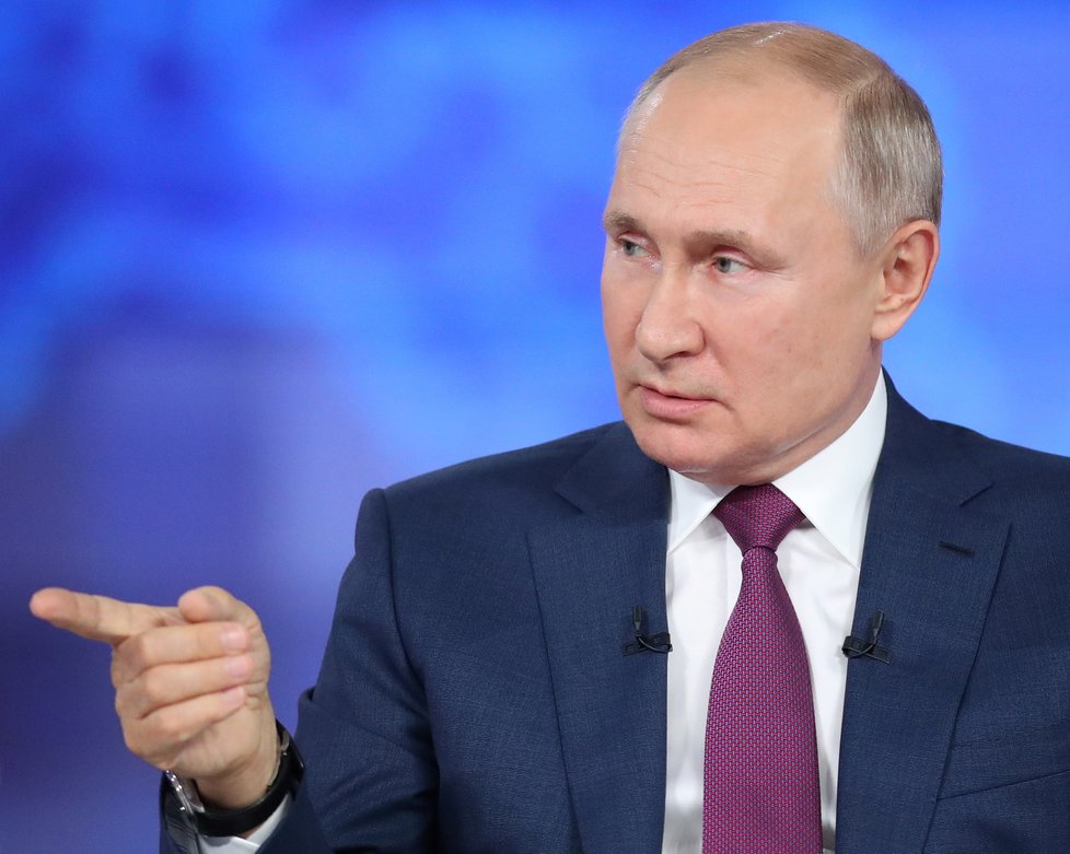 Ruský prezident Vladimir Putin během debaty s Rusy (30. 6. 2021)