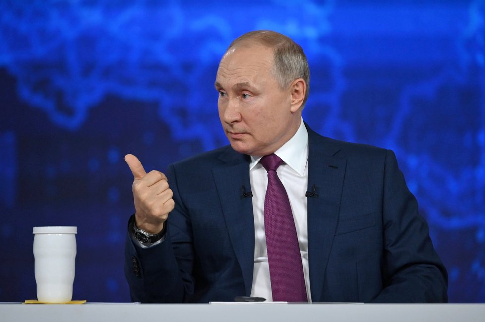 Ruský prezident Vladimir Putin během debaty s Rusy (30. 6. 2021)