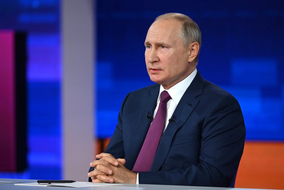 Ruský prezident Vladimir Putin během debaty s Rusy (30. 6. 2021)