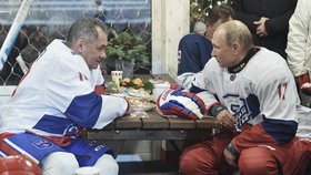 Prezident Putin a ministr obrany Sergej Šojgu.