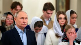 Vladimir Putin v kostele