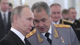 Ruský prezident Vladimir Putin a ministr obrany Sergej Šojgu.