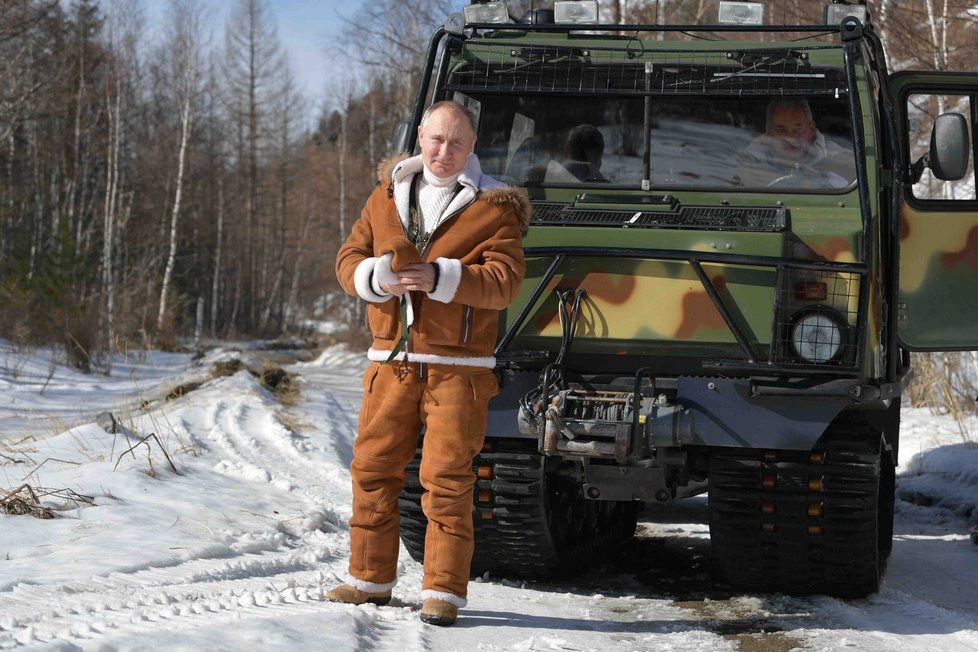 Ruský prezident Vladimir Putin a ministr obrany Sergej Šojgu na Sibiři, (22.03.2020).