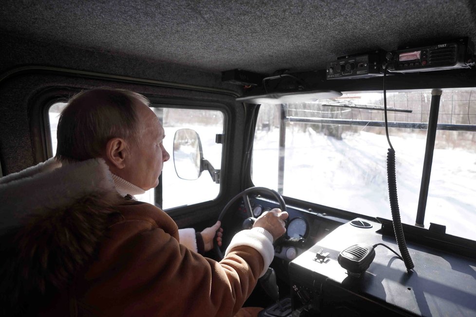 Ruský prezident Vladimir Putin a ministr obrany Sergej Šojgu na Sibiři, (22.03.2020).