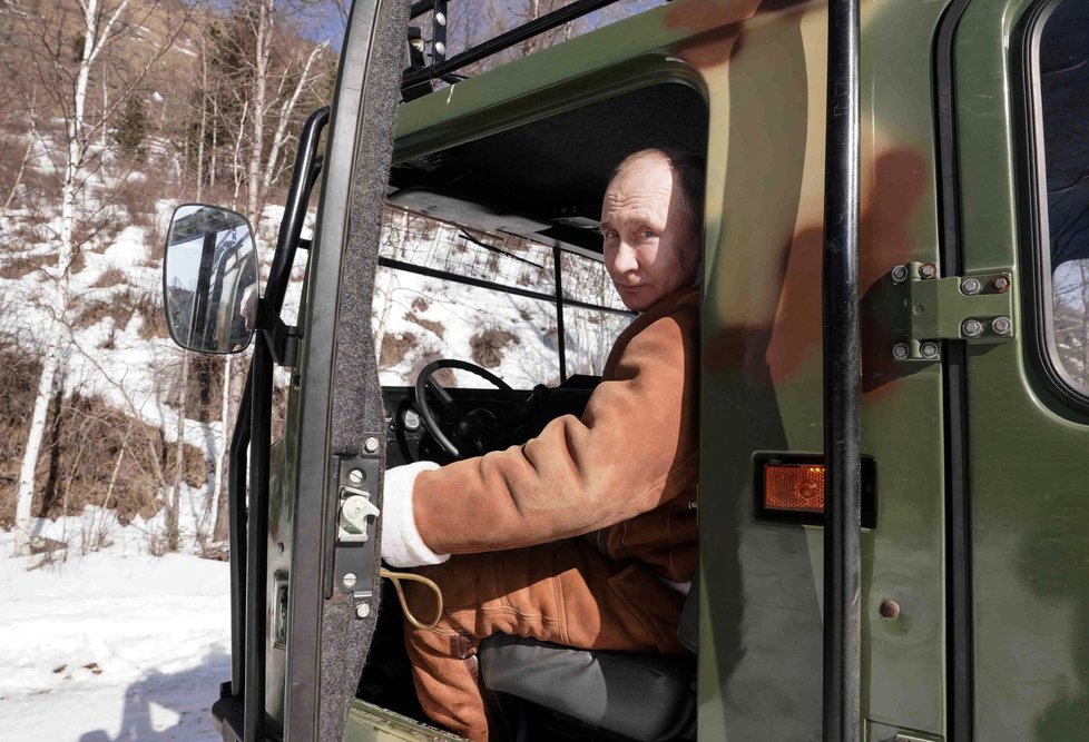 Ruský prezident Vladimir Putin a ministr obrany Sergej Šojgu na Sibiři, (22.03.2020).