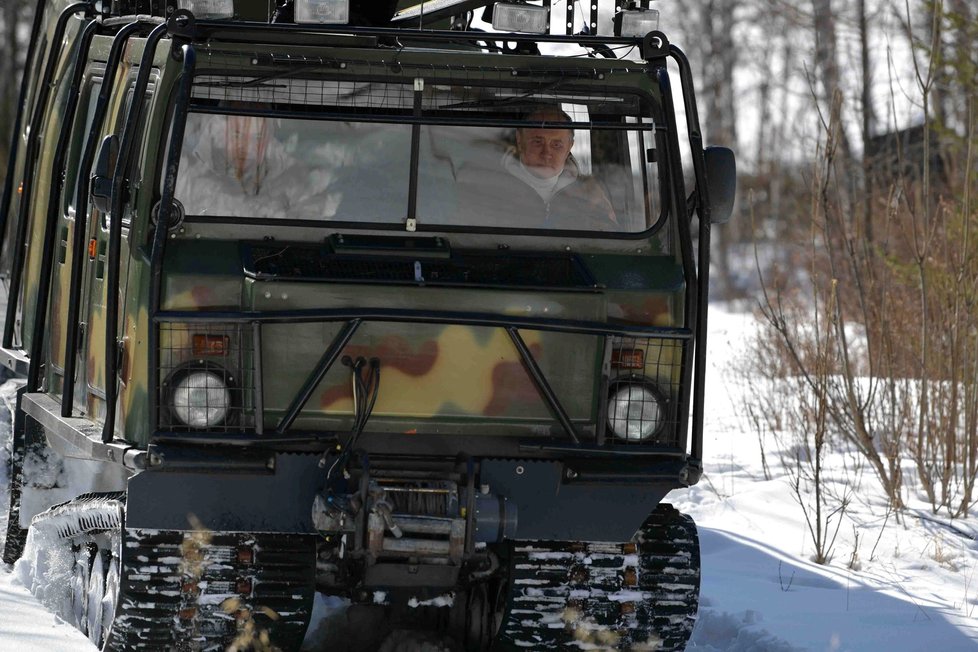 Ruský prezident Vladimir Putin a ministr obrany Sergej Šojgu na Sibiři, (22.03.2020).