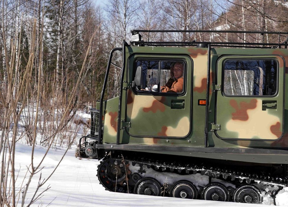 Ruský prezident Vladimir Putin a ministr obrany Sergej Šojgu na Sibiři, (22.03.2020).