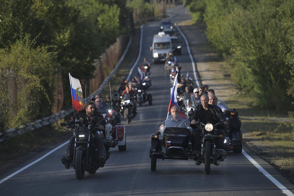 Prezident Putin na projížďce s Nočními vlky